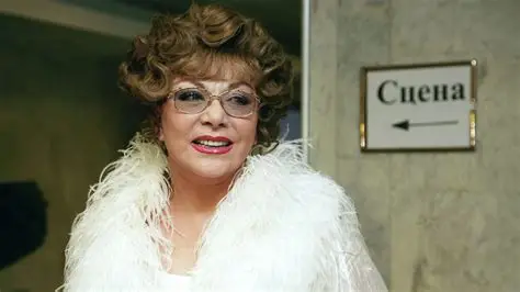 Эдита Пьеха — как выглядит сейчас, где живёт, личная жизнь, карьера, критика и отношения с войной