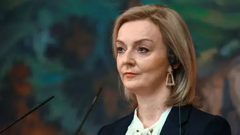 Элизабет Манли 1