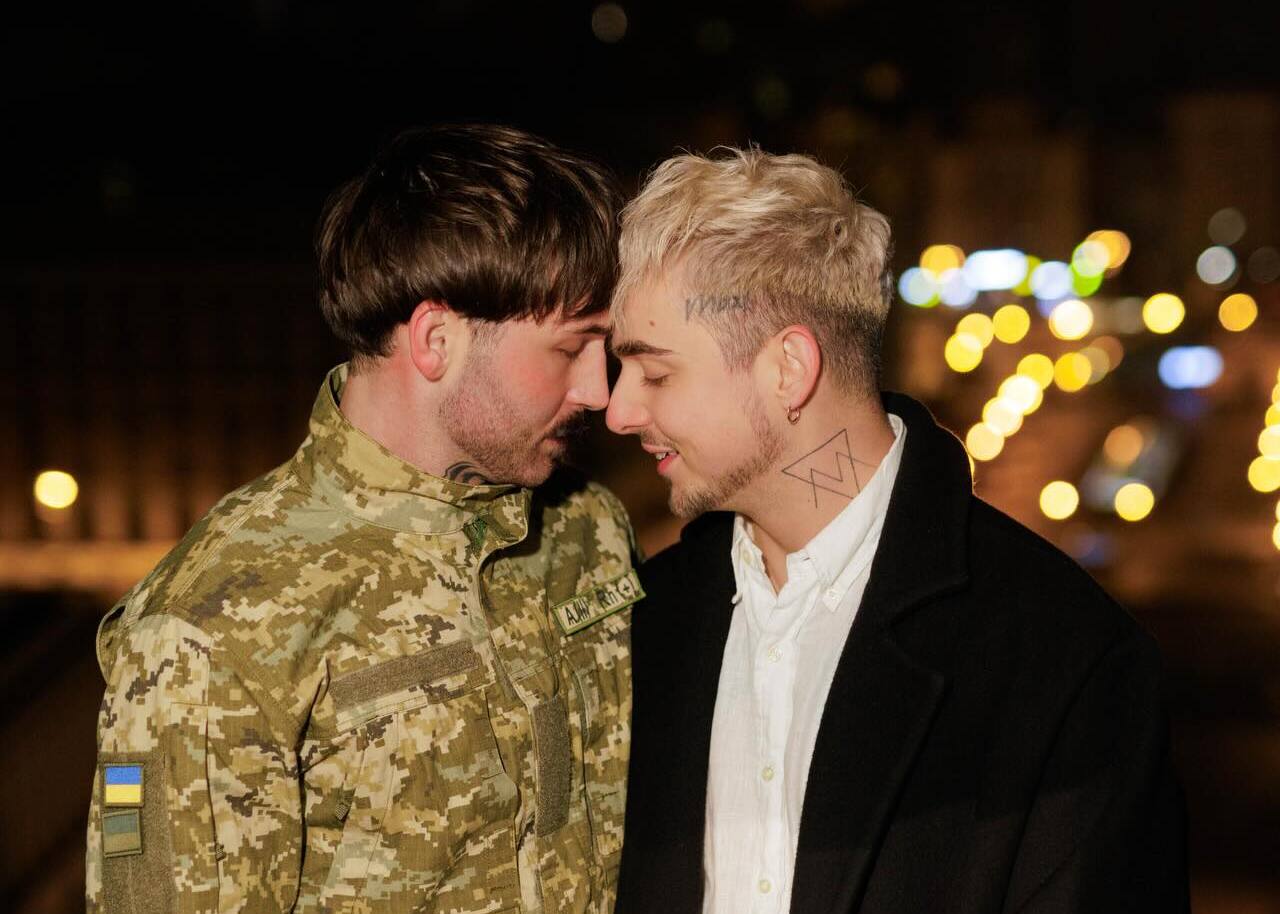 MELOVIN показав військового, з яким заручився на Майдані