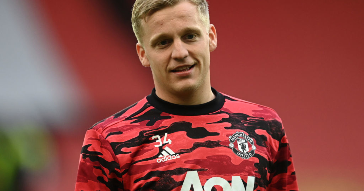 MANCHESTER, ENGLAND - APRIL 29: Donny van de Beek of Manchester United looks on prior to the UEFA Europa League Semi-final First Leg match between Manchester United and AS Roma at Old Trafford on April 29, 2021 in Manchester, England. Sporting stadiums around Europe remain under strict restrictions due to the Coronavirus Pandemic as Government social distancing laws prohibit fans inside venues resulting in games being played behind closed doors. (Photo by Michael Regan/Getty Images)