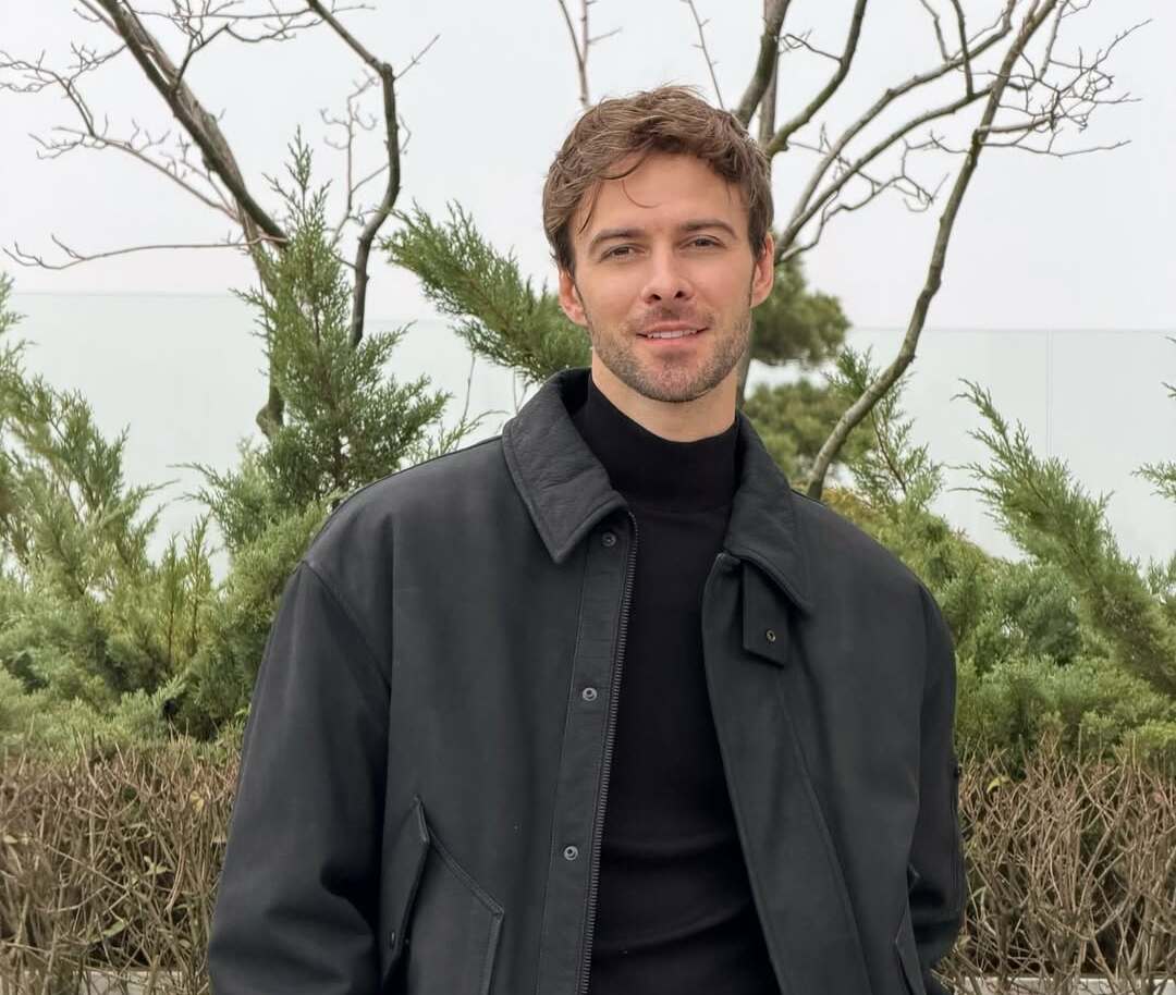 Макс Барських спробував приготувати популярний десерт з інтернету