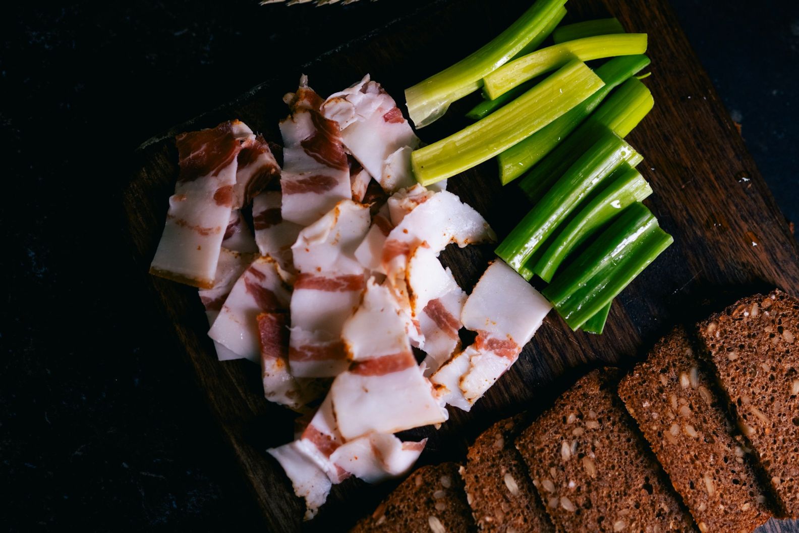 9 ідей, з чим подати та їсти сало