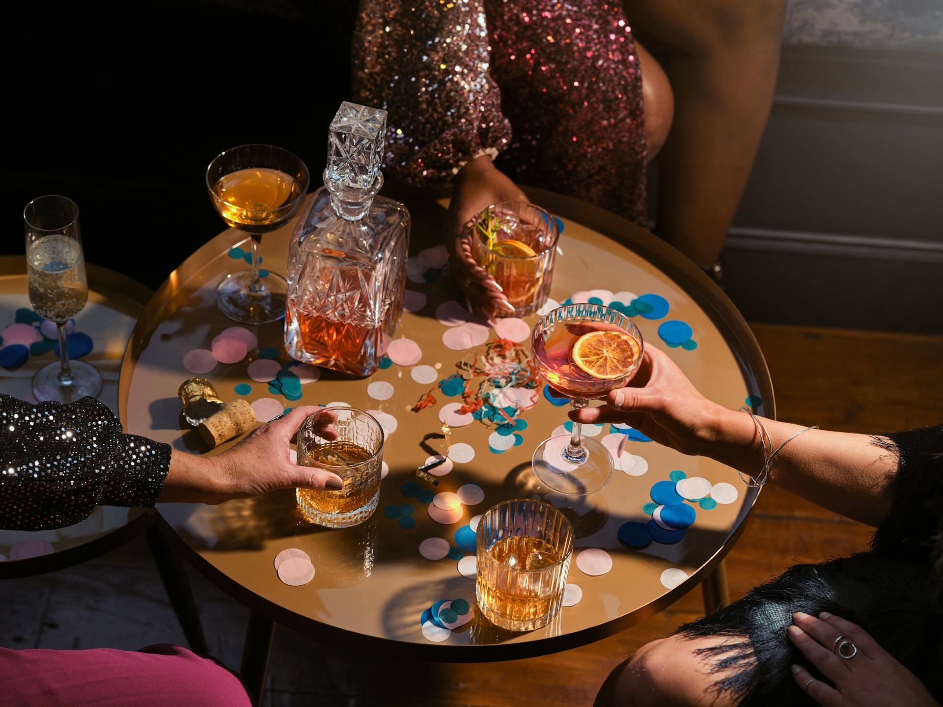 7 дієвих способів не сп’яніти за святковим столом