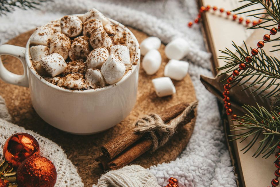 9 причин, чому під час свят росте жир на животі