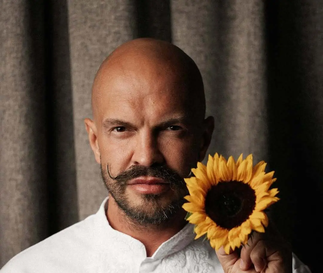 Немов “Рятівники Малібу”: суддя “МастерШеф” показав, як виглядав у 2016 році