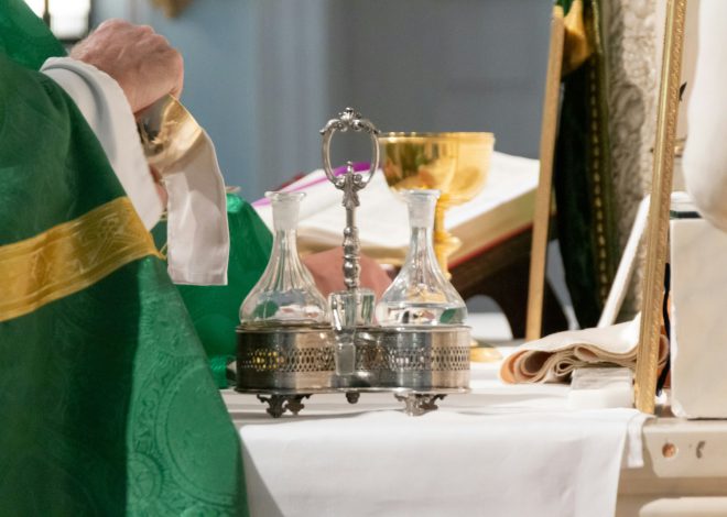 Як зберігати та використовувати святу воду з Водохреща