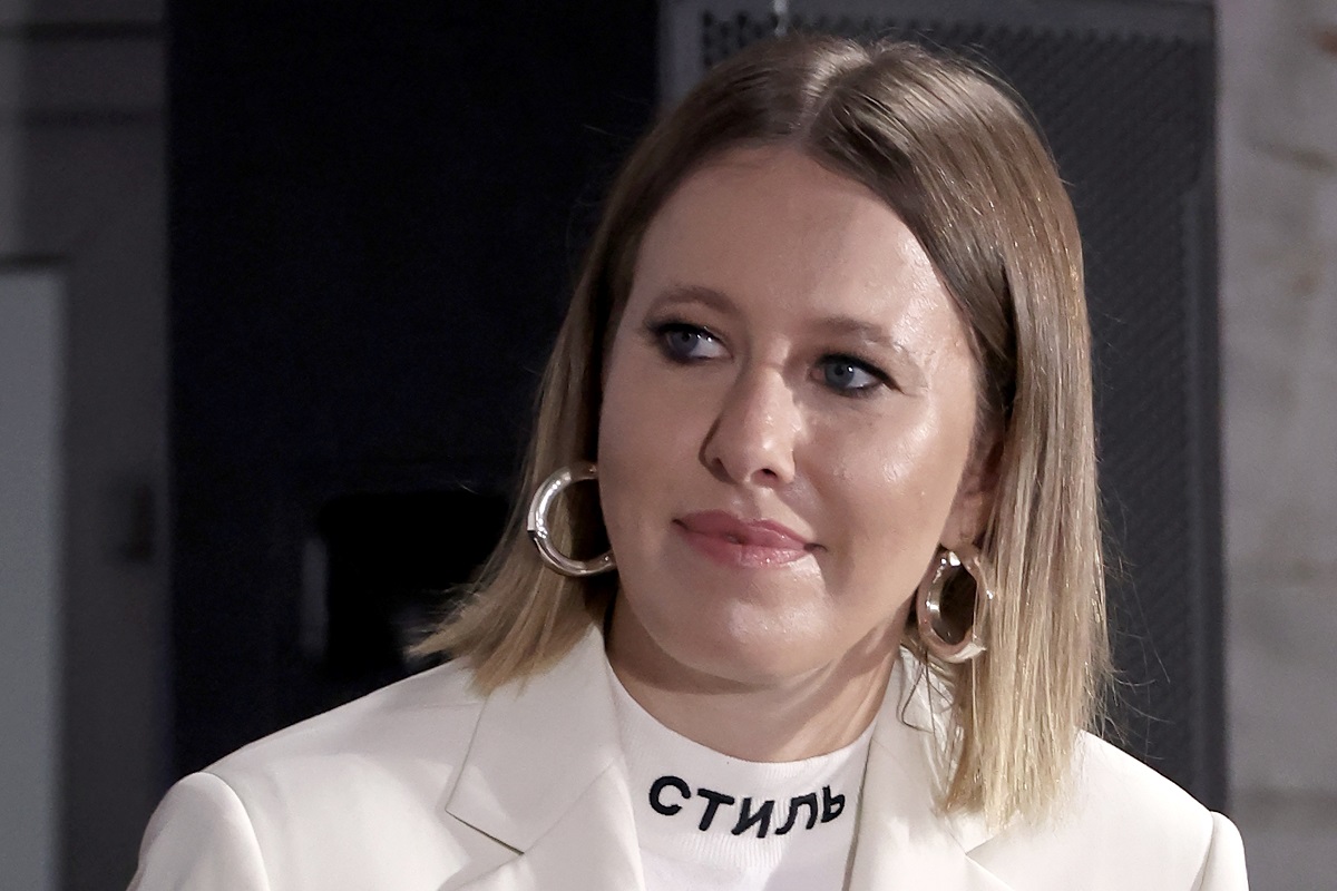 RUSSIA, MOSCOW - AUGUST 22, 2023: TV host Ksenia Sobchak at the Moscow premiere of Rodion Chepel's documentary film titled "Zhizn Po Vyzovu. Dok" at the Strelka Bar. Vyacheslav Prokofyev/TASS

Ðîññèÿ. Ìîñêâà. Òåëåâåäóùàÿ Êñåíèÿ Ñîá÷àê íà ïðåìüåðå ôèëüìà ðåæèññåðà Ðîäèîíà ×åïåëÿ "Æèçíü ïî âûçîâó. Äîê" â áàðå "Ñòðåëêà" íà Áåðñåíåâñêîé íàáåðåæíîé. Âÿ÷åñëàâ Ïðîêîôüåâ/ÒÀÑÑ