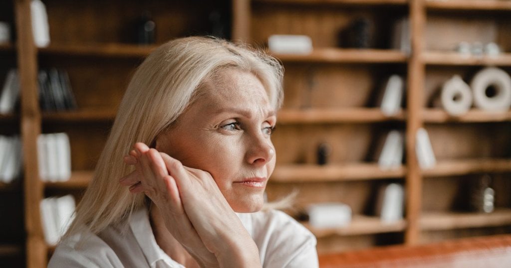 Збільшення ваги під час менопаузи – не ваша провина: лікарі розказали, як позбутися стійкого жиру на животі