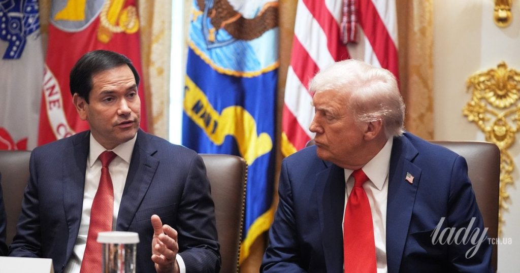 Подарунок Трампа: Марко Рубіо носить бюджетне взуття, яке на нього завелике
