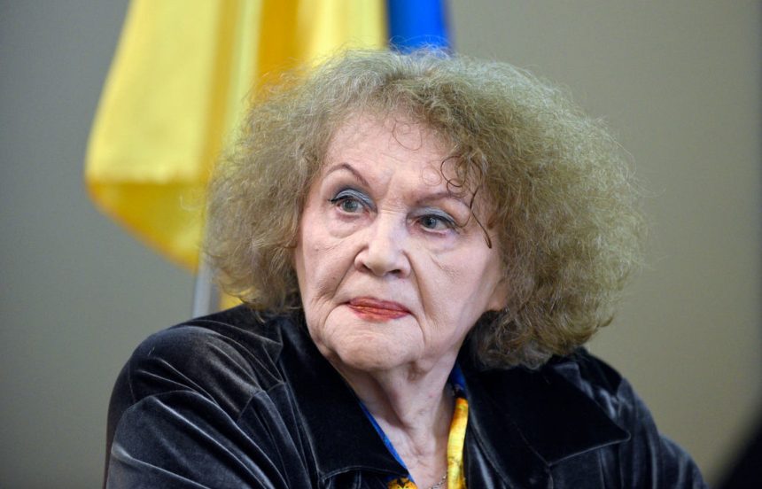 Ліна Костенко Біографія: Життя, Творчість та Вплив на Українську Літературу