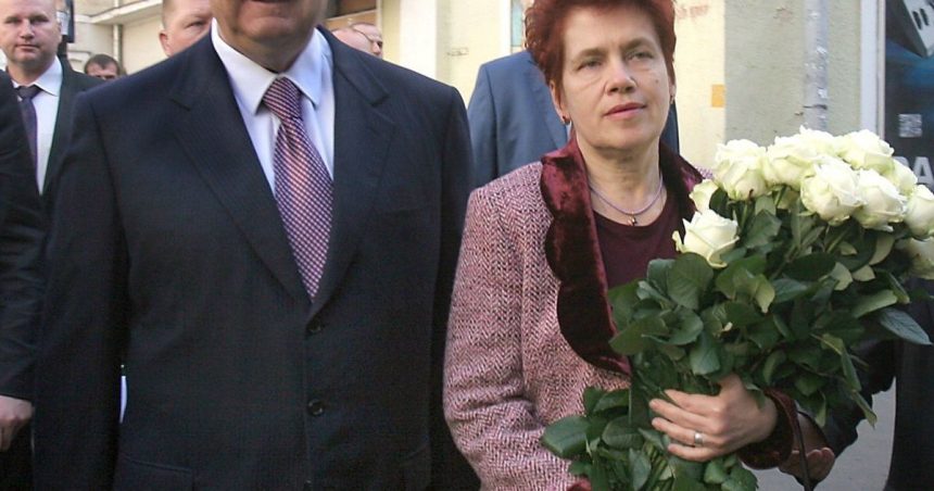 Жена Януковича Людмила Олександрівна: жизнь, семья и общественная деятельность